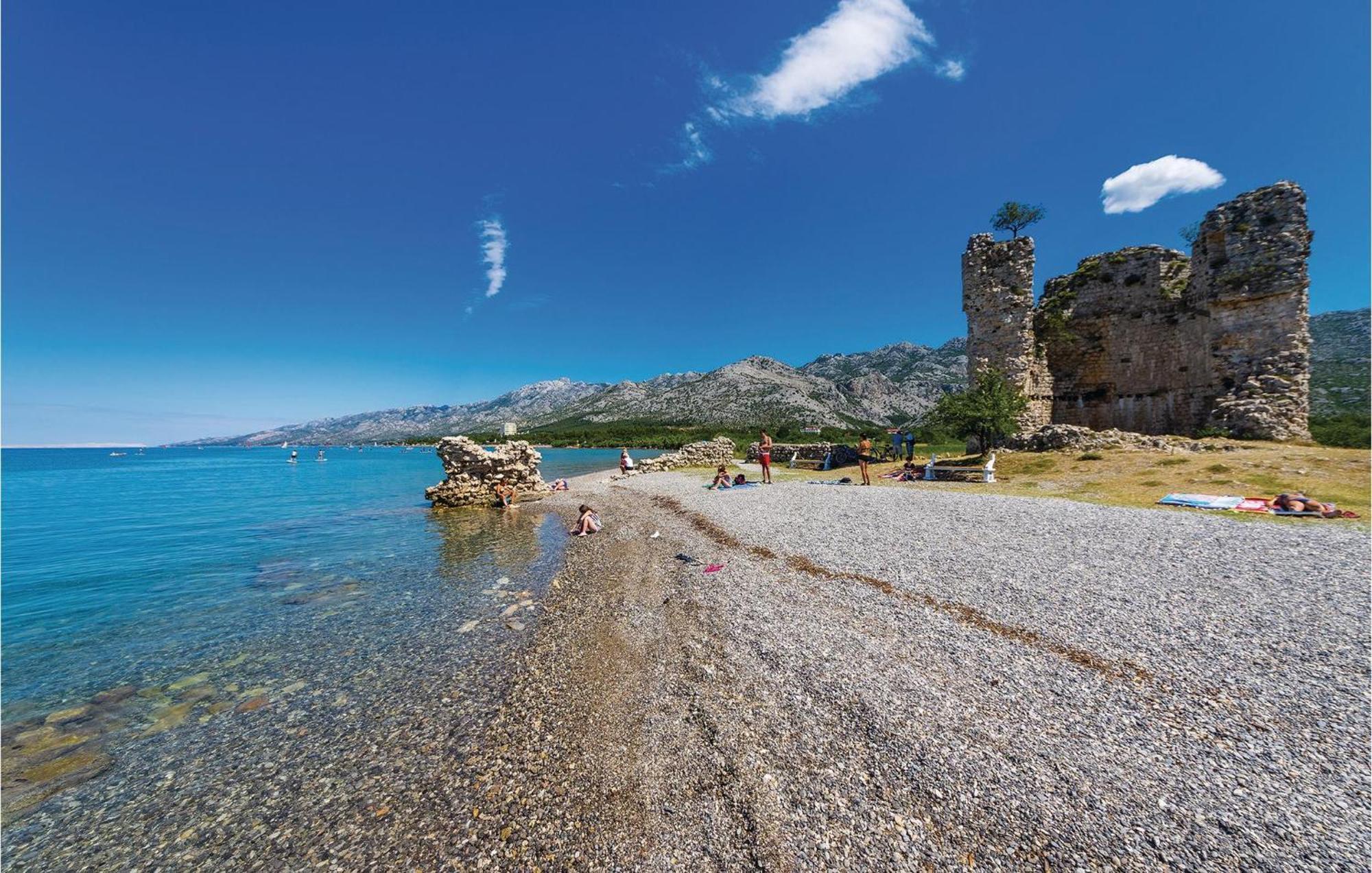 2 Bedroom Lovely Apartment In Starigrad Paklenica Extérieur photo
