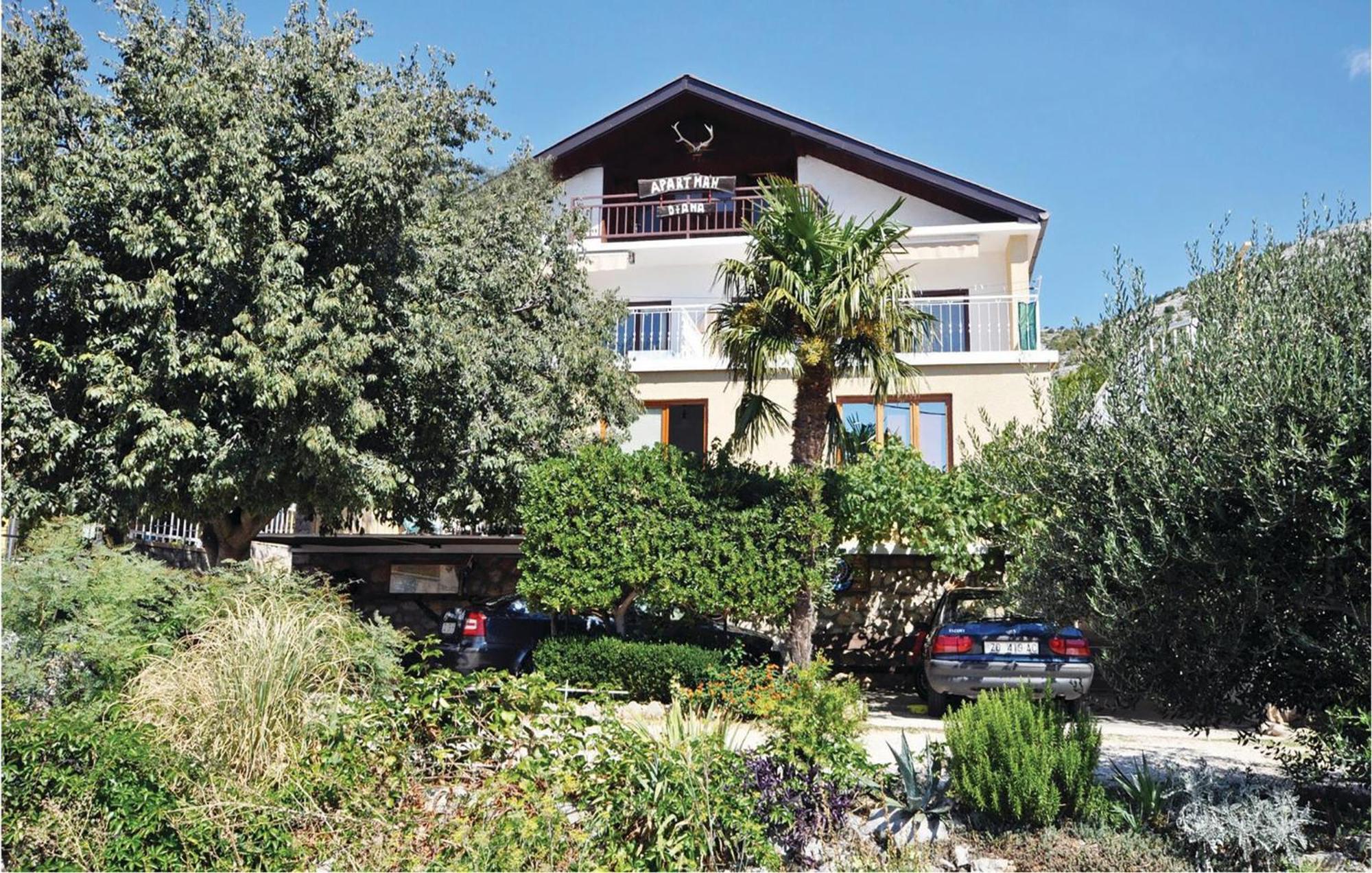 2 Bedroom Lovely Apartment In Starigrad Paklenica Extérieur photo