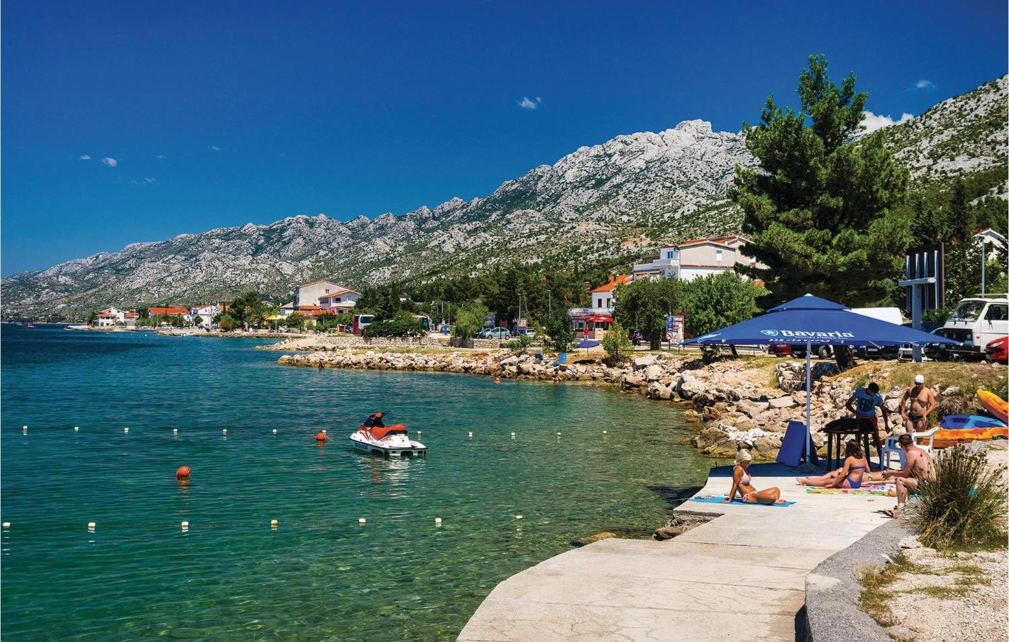 2 Bedroom Lovely Apartment In Starigrad Paklenica Extérieur photo