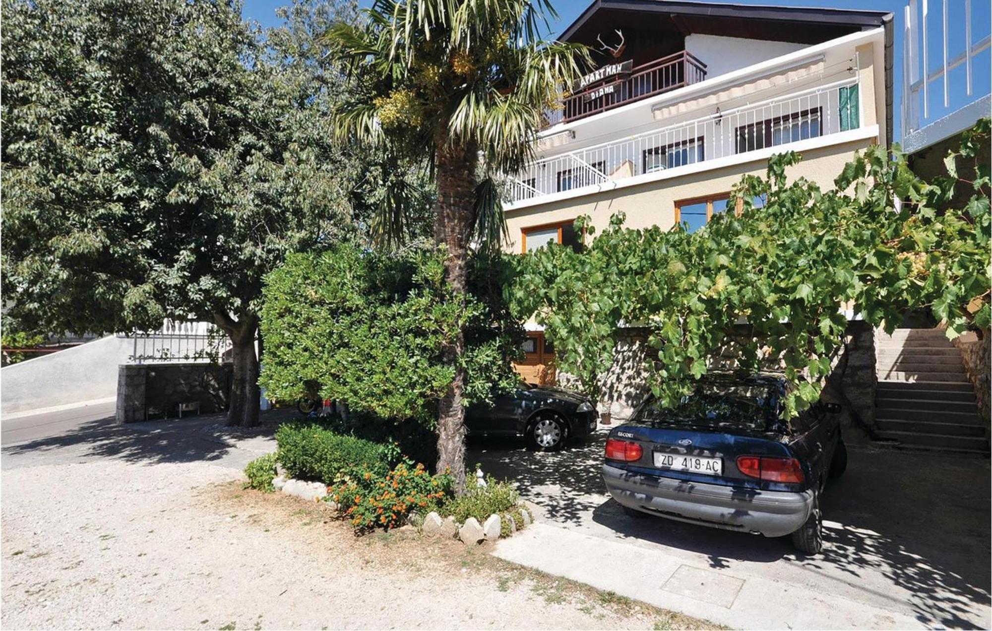 2 Bedroom Lovely Apartment In Starigrad Paklenica Extérieur photo